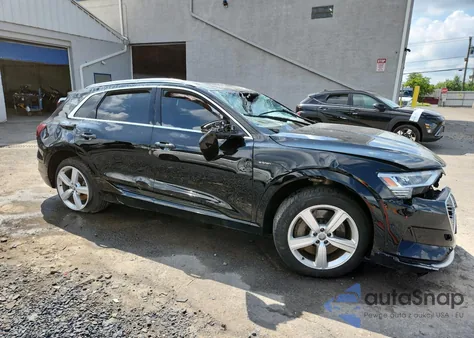 2019 Audi E-Tron Premium Plus из США, поврежденный, VIN WA1LAAGE2KB009902